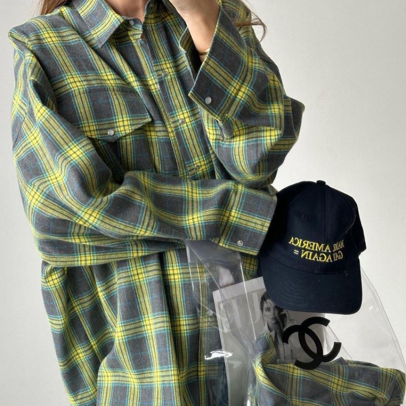 Women's Oversized Plaid Button-down Shirt